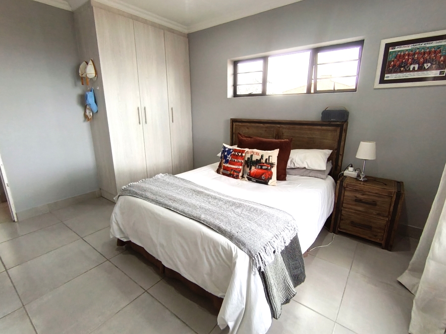 4 Bedroom Property for Sale in Wavecrest Eastern Cape